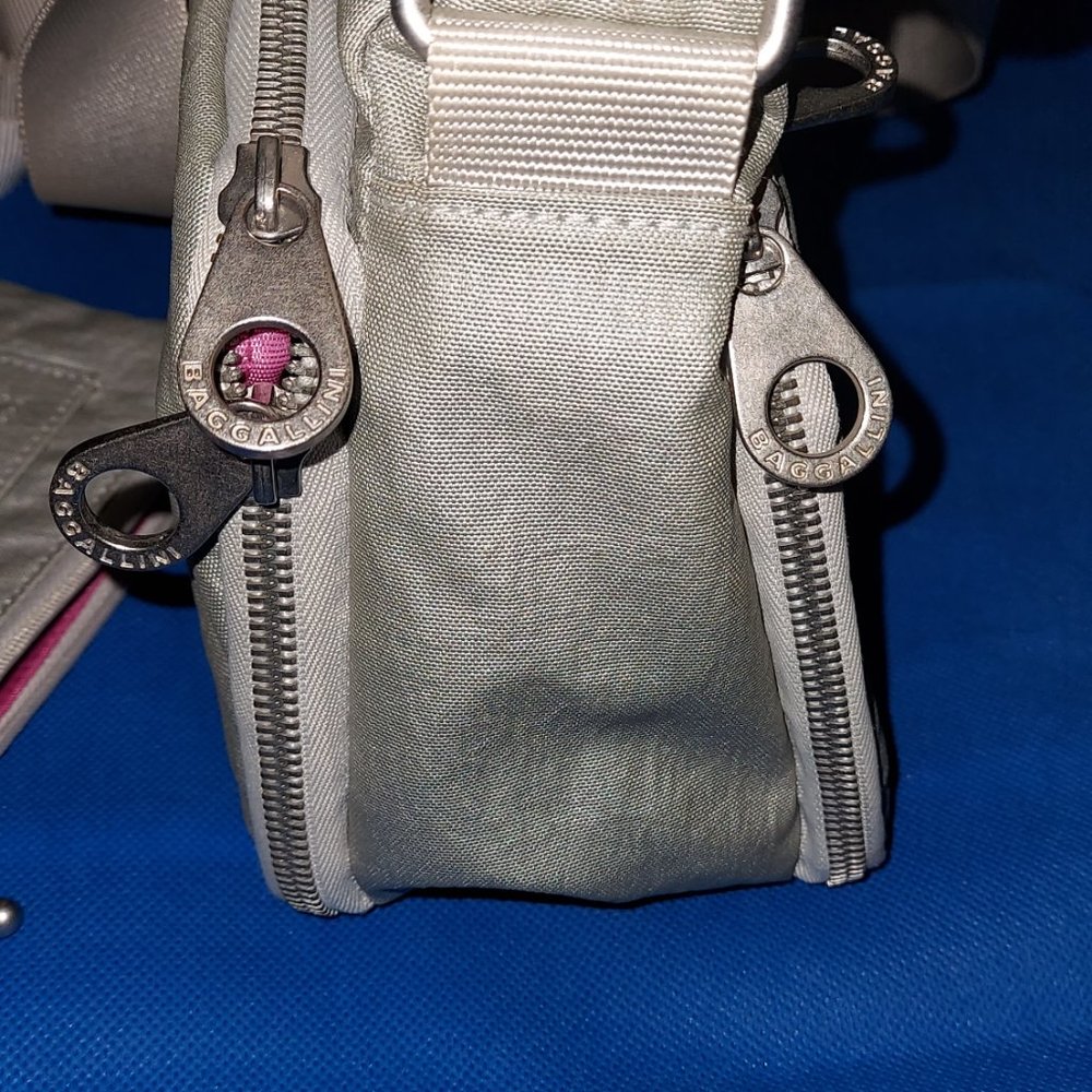 Baggallini Women’s Day-to-Day Crossbody Bag (Silver/light Grey Tone Color) - Picture 8 of 16